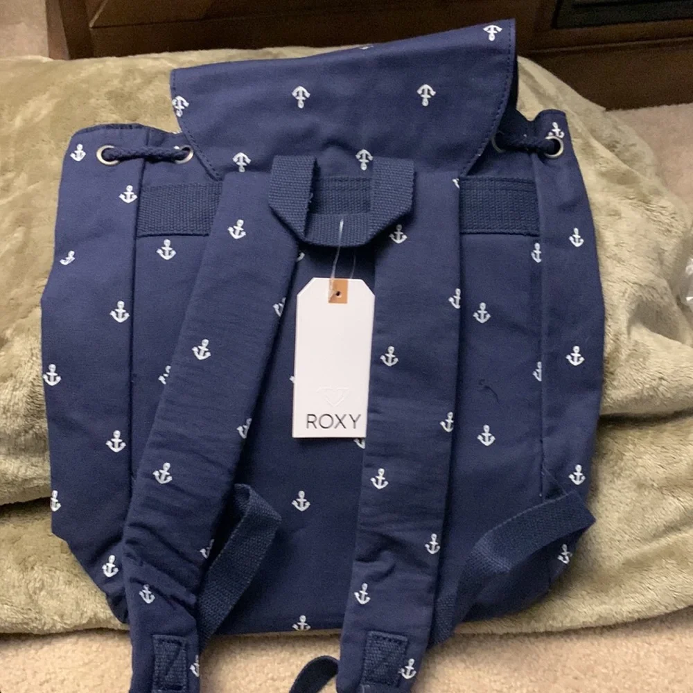 New Roxy drawstring backpack. - Picture 3 of 8
